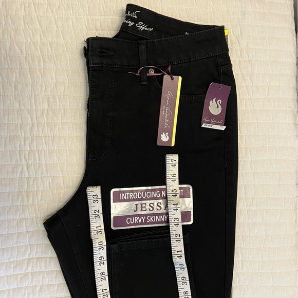 Gloria Vanderbilt “Jessa” Skinny Jeans - Picture 6 of 8